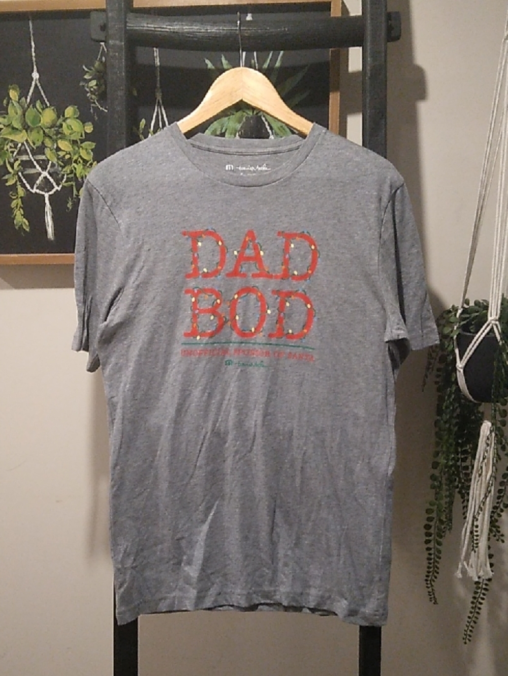 Men's Travis Mathew Dad Bod Christmas Shirt Size S